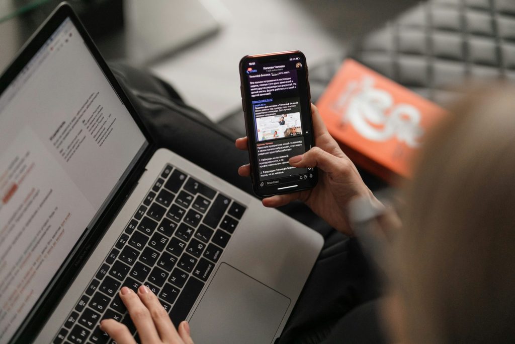 Using laptop and smartphone together